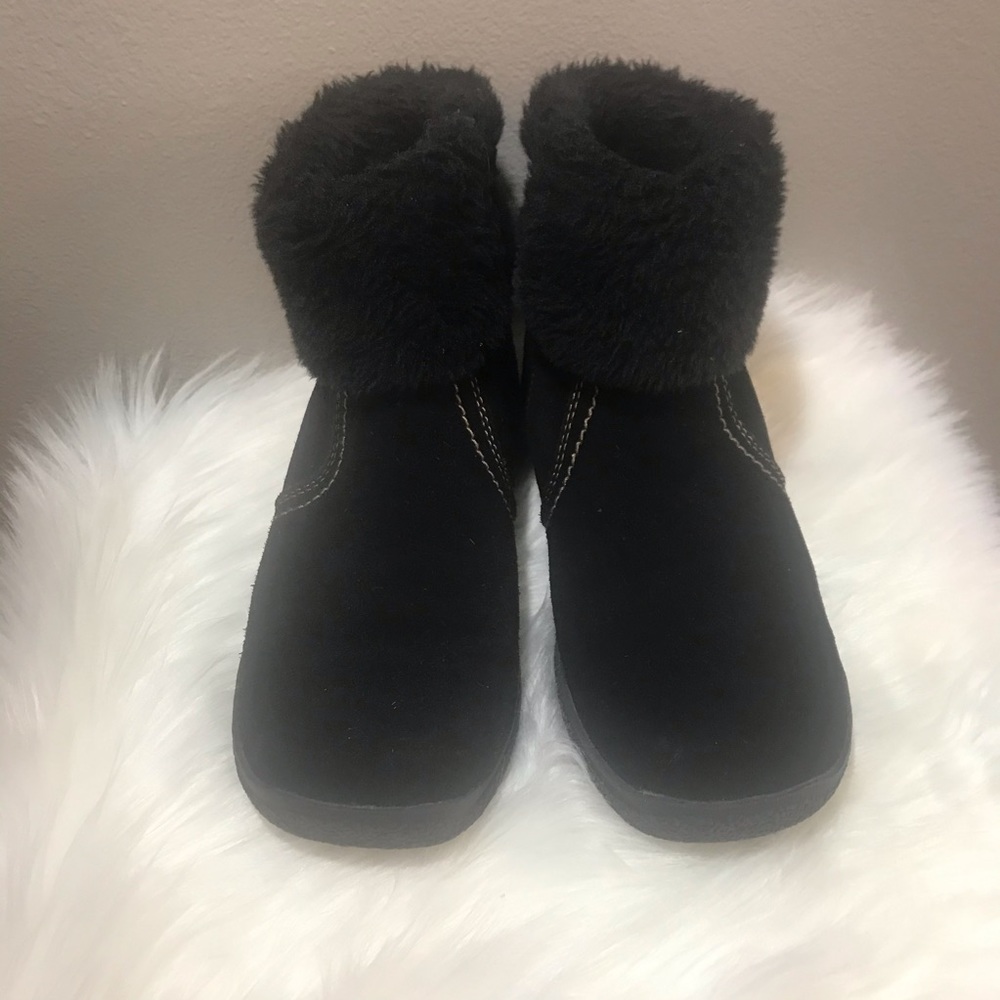 BareTrap Black Suede Ankle Boots with Faux fur.